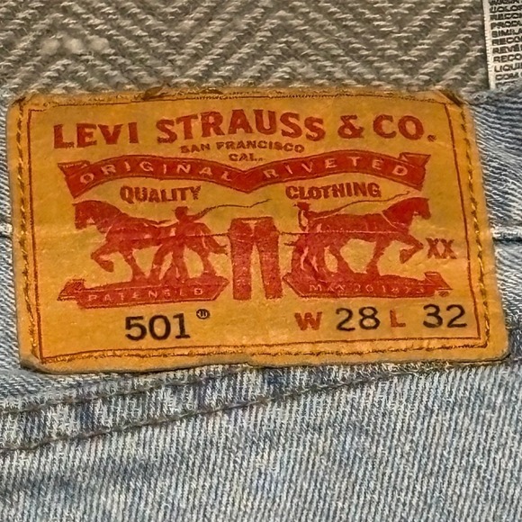 Levi's 501 Jeans Womens Size 28x32 Light Wash Button Fly Distressed Denim - Picture 4 of 9